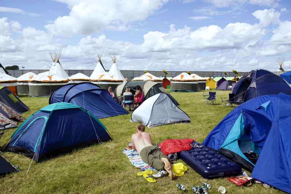 Festivalgoers and atmosphere at Global Gathering 2009